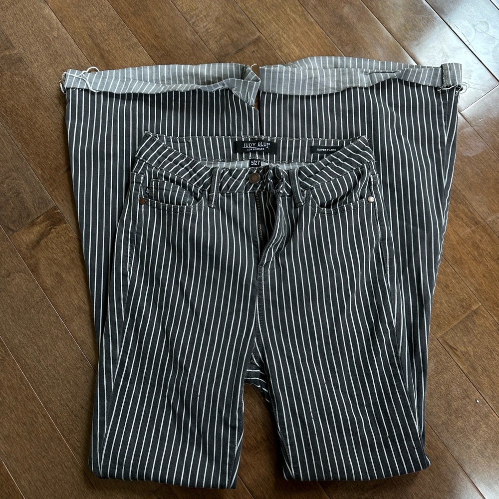 BUCKLE Judy Blue flare jeans